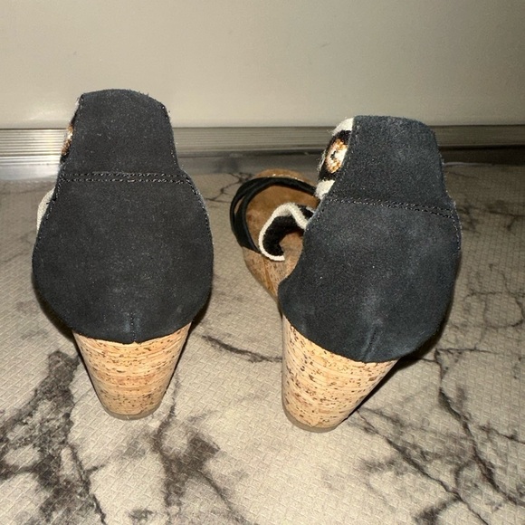 Minnetonka women’s bohemian western leather cork wedge heel sandal slip on 8 - Picture 6 of 10